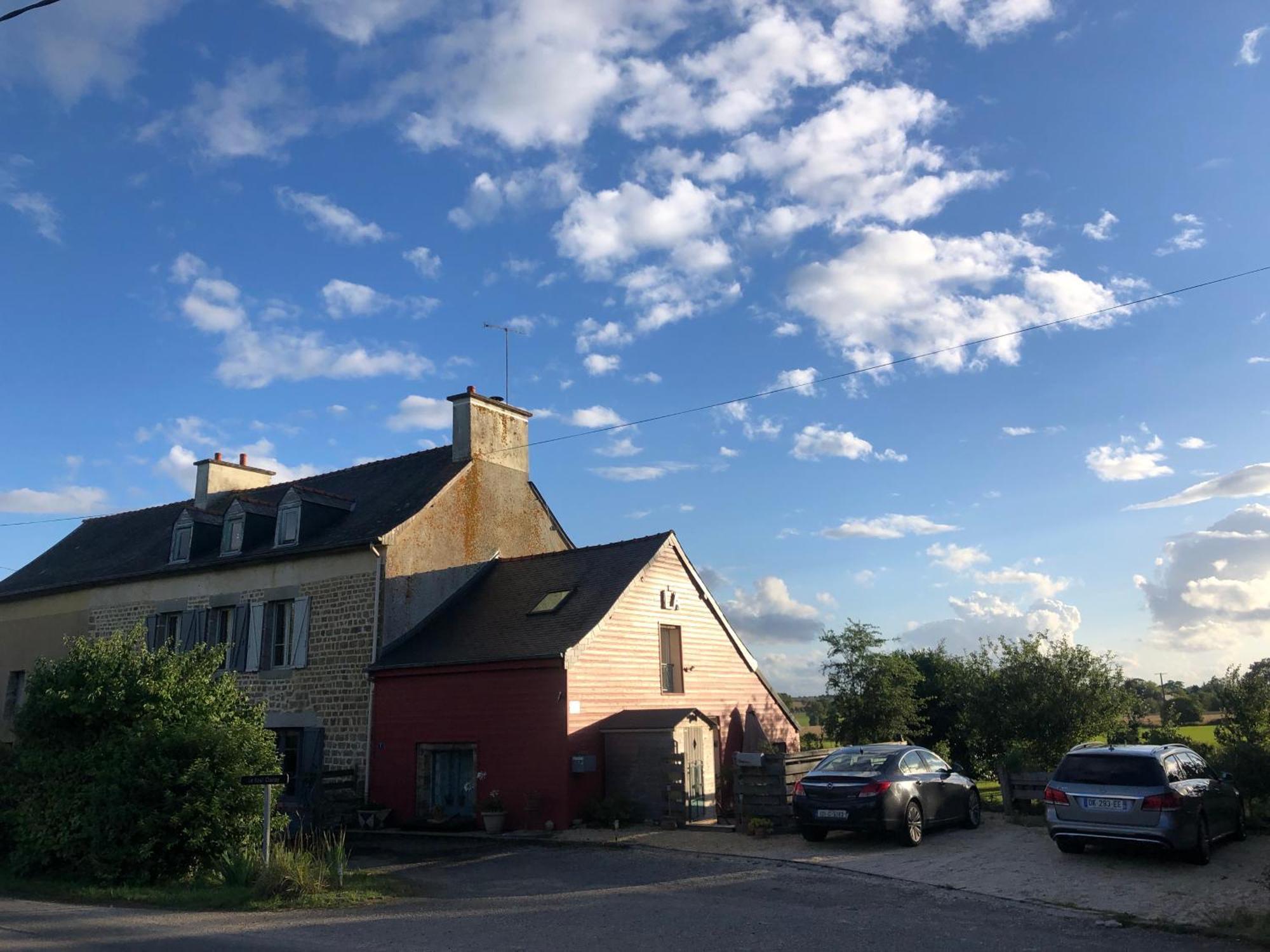 Gite La Maison La Saint-Aubin-d'Aubigne Eksteriør bilde